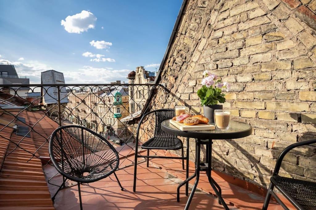 Luxury Apartment In Gediminas Avenue With Terrace فيلنيوس المظهر الخارجي الصورة